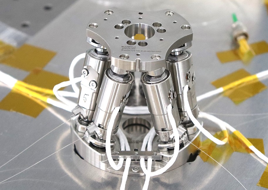 量子技術アプリケーション向けの極低温ヘキサポッド位置決めシステム