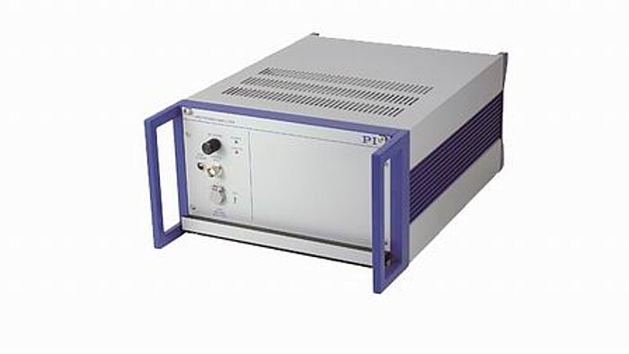 PI E-618 大電力圧電アンプおよびサーボコントローラー