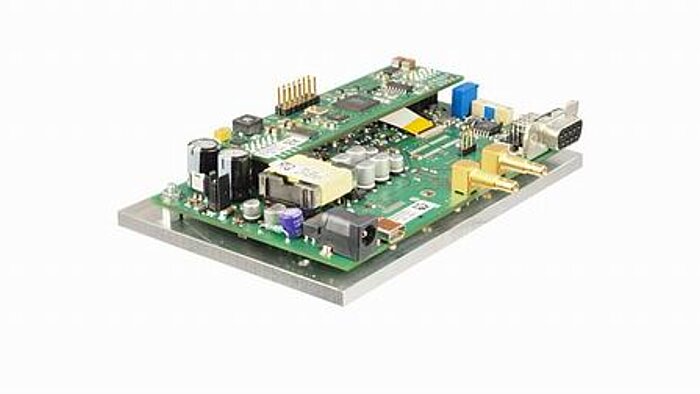 OEMピエゾモータードライバーボード、パワーステージと制御エレクトロニクス統合型