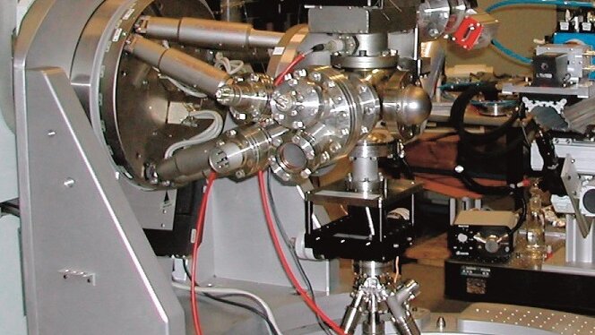 PI ヘキサポッドポジショニングシステム、プロセス用途の真空チャンバー内に設置