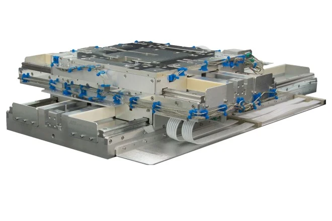 Vacuum-compatible XY stage for cleanroom and controlled environments