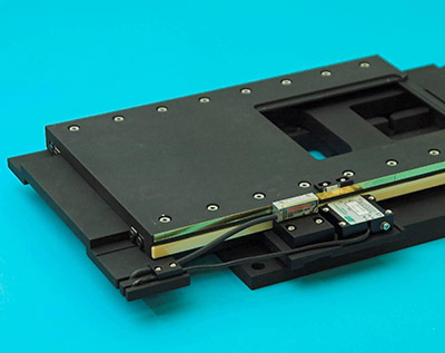 XY stage integrated with microscopy system for precision positioning